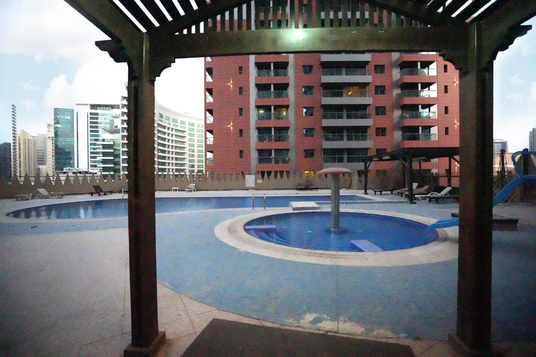 Quiet Partition Room In Tecom Barsha Heights Dubai Exterior photo